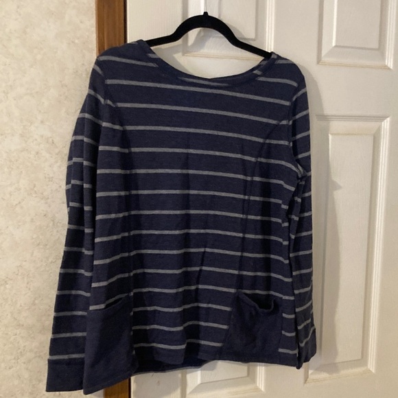 Kim Rogers Blue and Gray Striped Fleece top with pockets. Size medium. NWOT. - Picture 1 of 2
